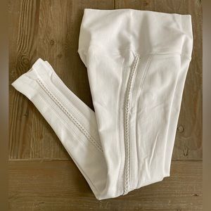 Gently worn Avocado Braided Air Leggings sz XS/S